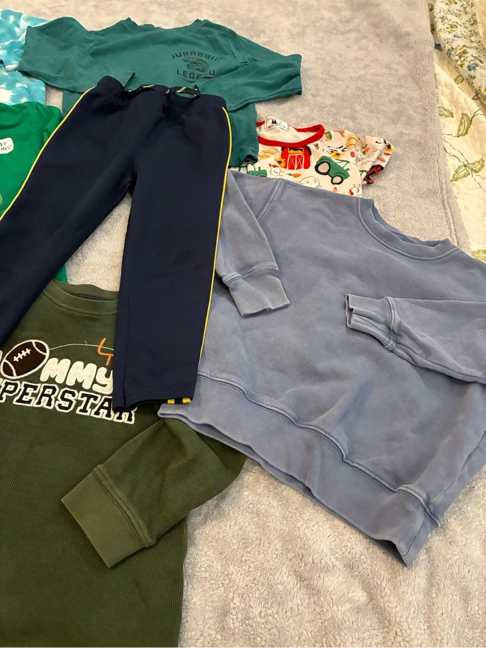 Bundle of 9 Piece Boys Kids Size 5 Clothing… Sweatshirts, Shirts, Pajamas, pants